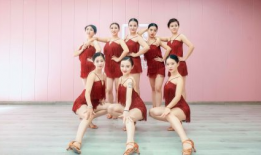 毕业舞蹈视频六年级,青春绽放，舞动梦想